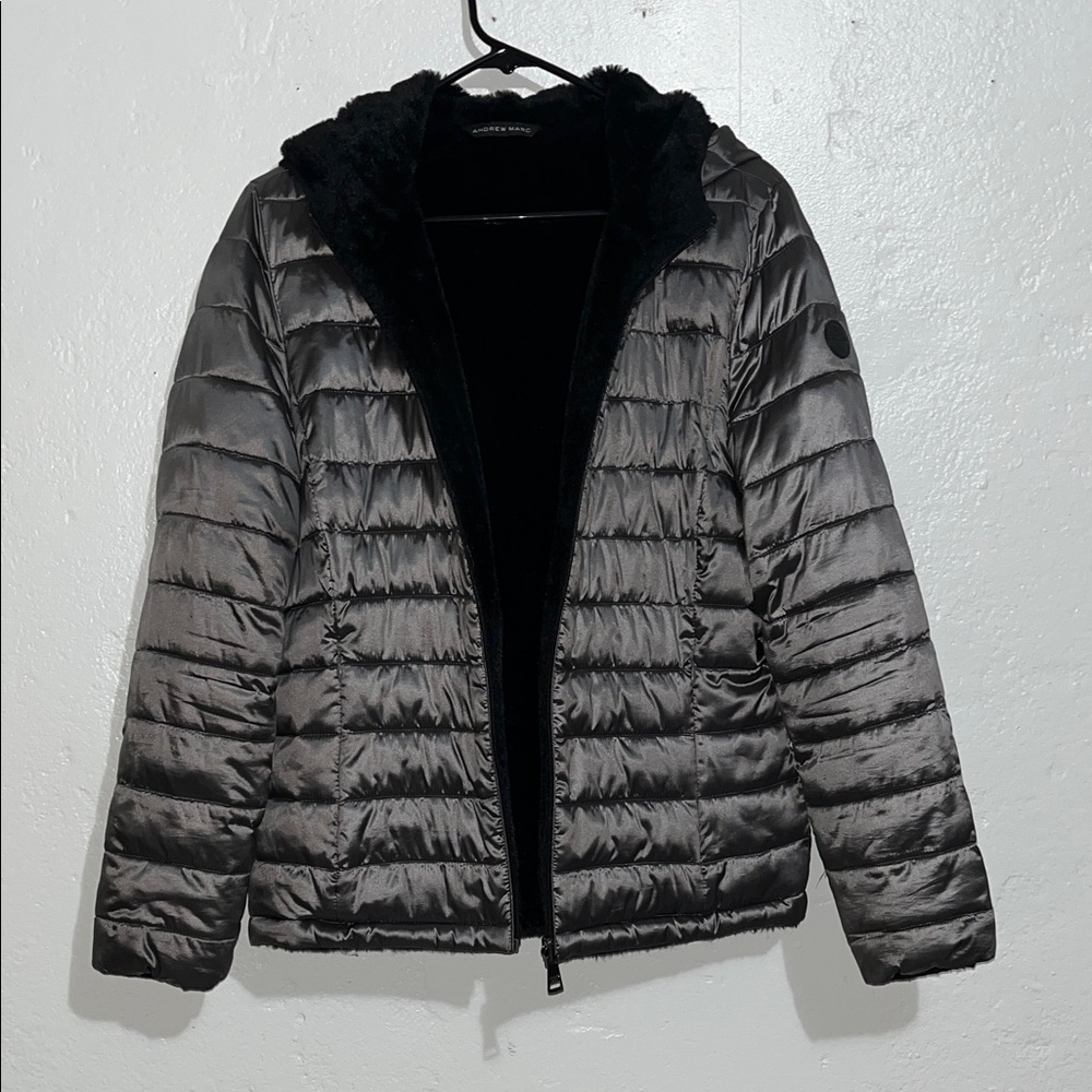 Andrew Marc Ultra soft attached Hood Reversible Jacket Silver/Black Faux-Fur